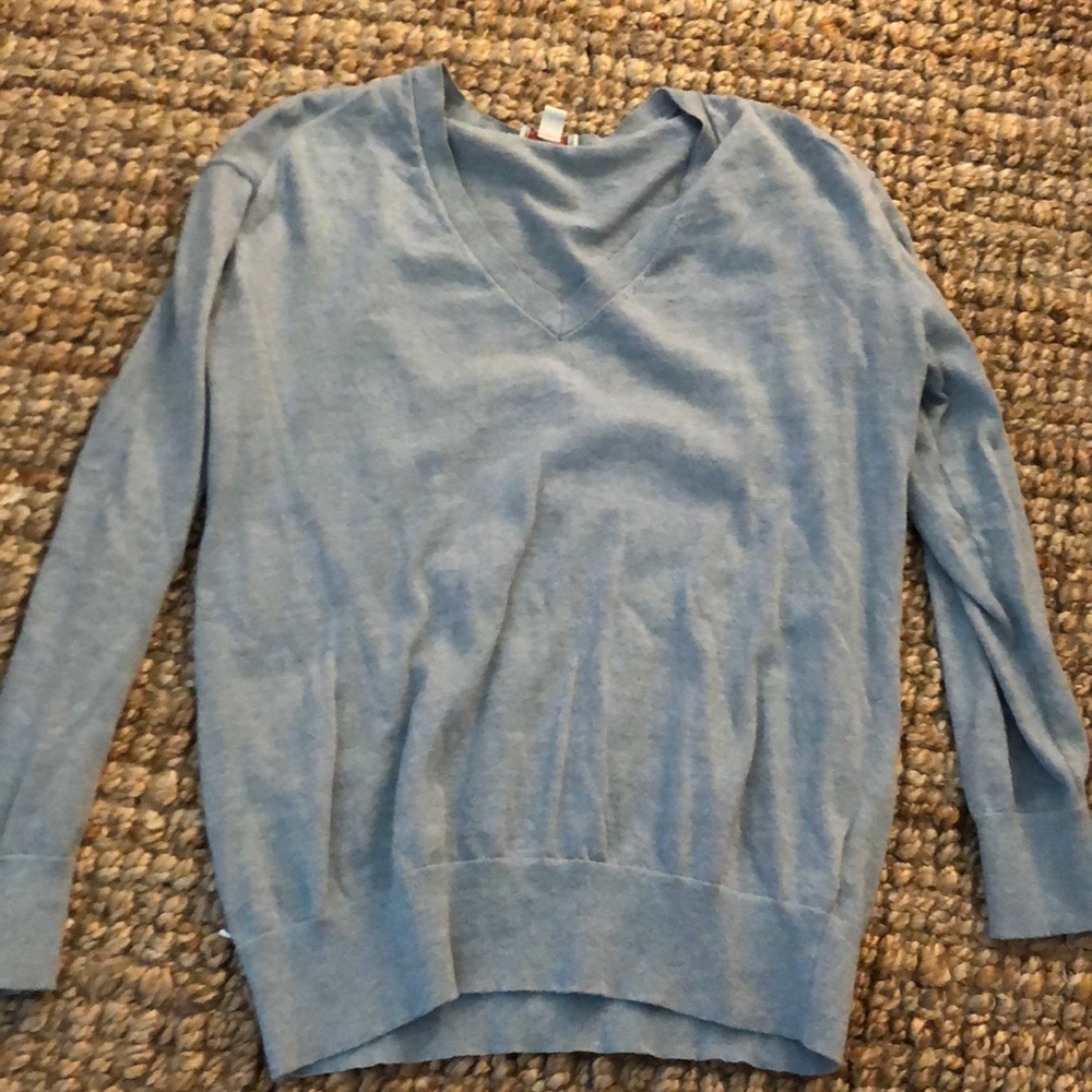 Gap linen v neck sweater!